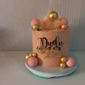 Buttercream Spheres cake